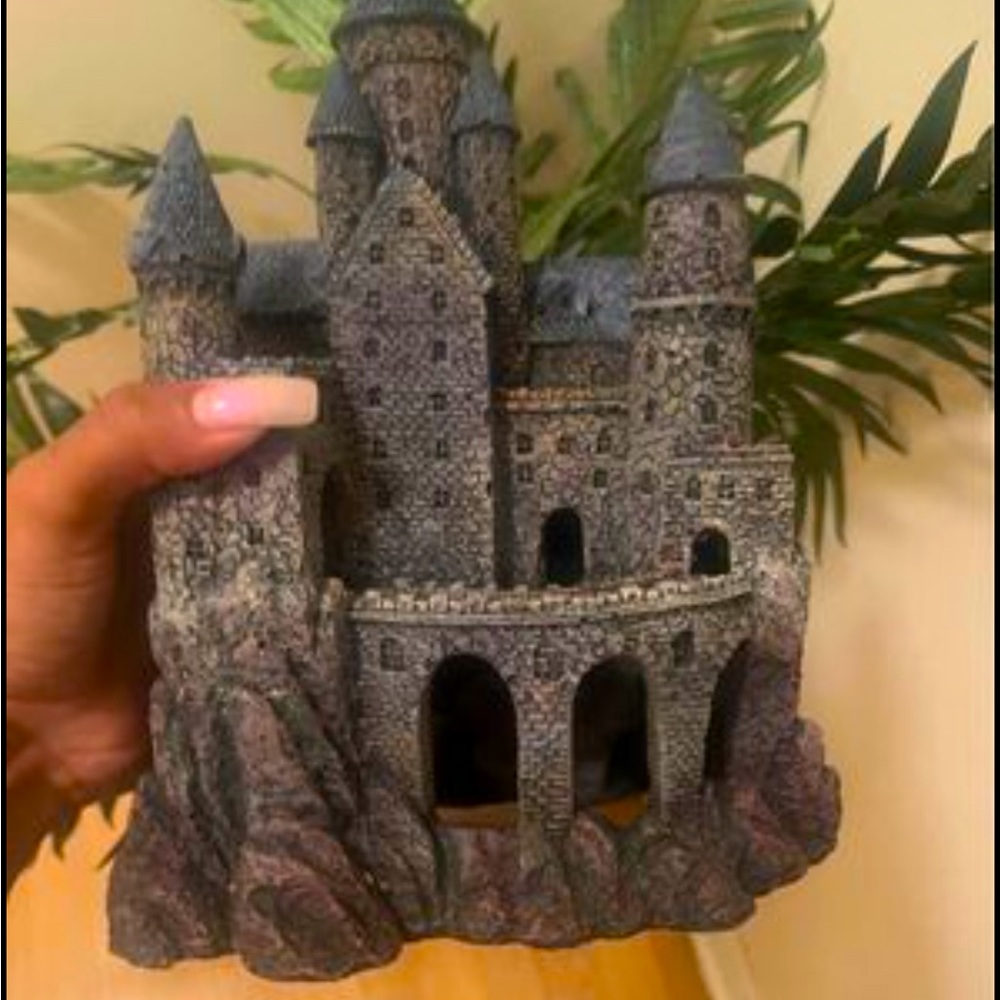 Fish tank castle decor